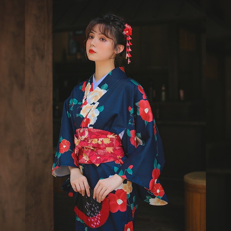 kimono japonais femme traditionnelle