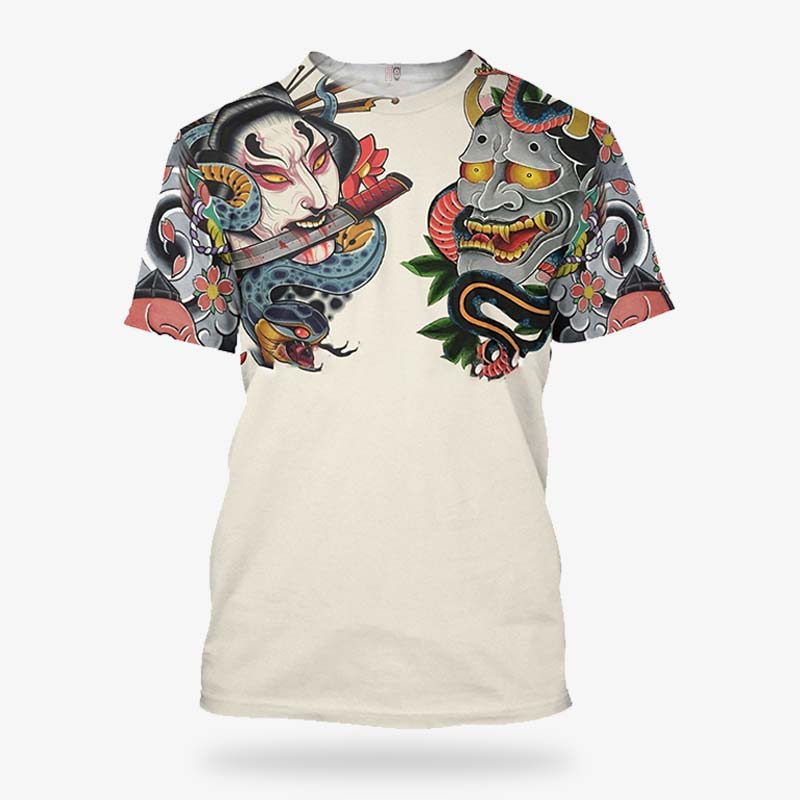 Le irezumi t-shirt est en coton de qualité. Le tissu blanc est imprimé de symboles japonais représentant un fantôme Yurei et un masque de Oni Hannya. Ce tshirt japonnais s'inspire de l'art du tatouage des Yakuza