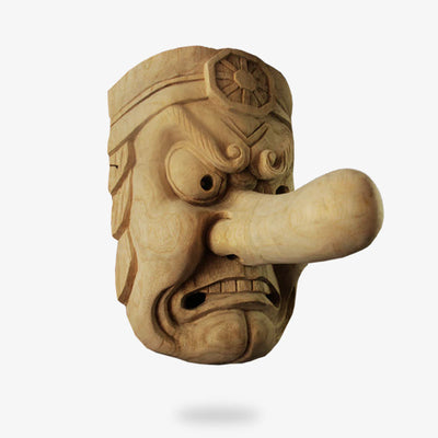 ce masque theatre japonais est un visage d'homme avec des sourcils froncé, et un long nez. Dans la culture japonaise on l'appelle Démon Tengu