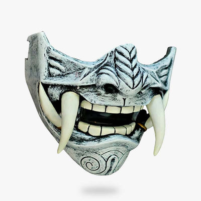 ce masque demon japonais blanc s'inspire du myth du Oni et du guerrier samurai