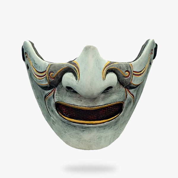 Le masque guerrier japonais est un demi-visage de démon Yurei. C'est un masque samouraï mempo