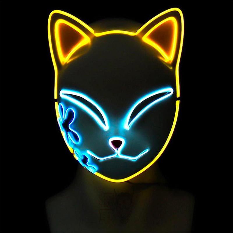 Ce masque makomo brille dans la nuit grâce à des leds