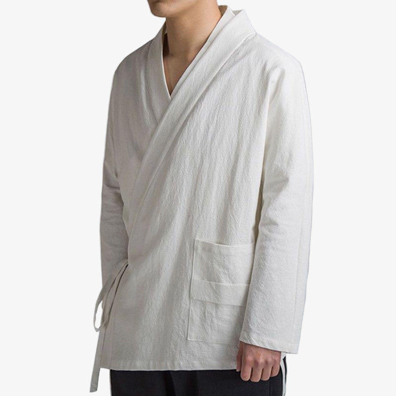 Le cardigan kimono homme est une tenue japonaise traditionnelle. Le tissu est en lin et les manches longues donnent un look samouraï retro. Cet habit du Japon est confortable et fluide. Portez cette veste japonaise quelque soit la période de l'année