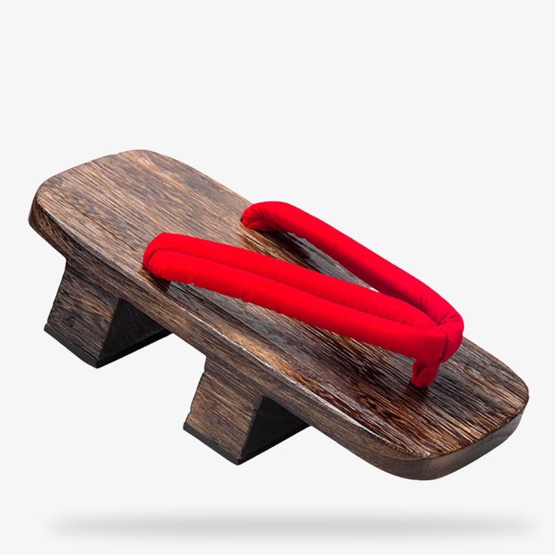 La chaussure de Jiraya est une sandale Geta. C'est la claquette japonaise traditionnelle.