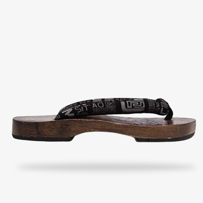 Cette claquette homme japonaise est un sandale Zori. C'est une chaussure japonaise traditionnelle portée avec un kimono