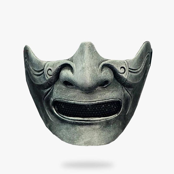 Ce demis masque samouraï est un demi-visage de fantômme Yurei. C'est une sculture d'un esprit japonais