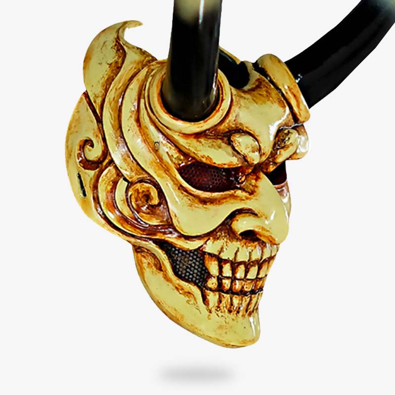 Demon Masque Japonais posé sur fond neutre