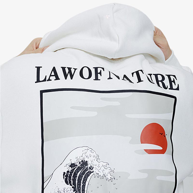 Le kanagawa hoodie est imprimé avec la phrase Law of nature