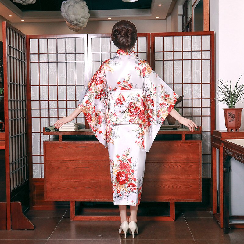 kimono-blanc-femme-long-japonais