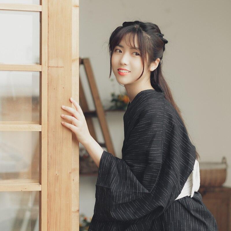 kimono-femme-long-noir-japonais