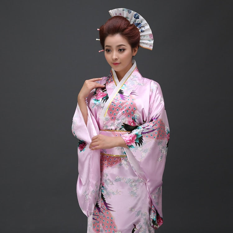 kimono-femme-long-rose-japonais-geisha