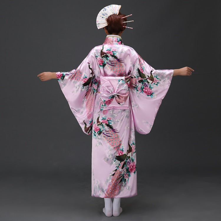 kimono-femme-long-rose-japonais