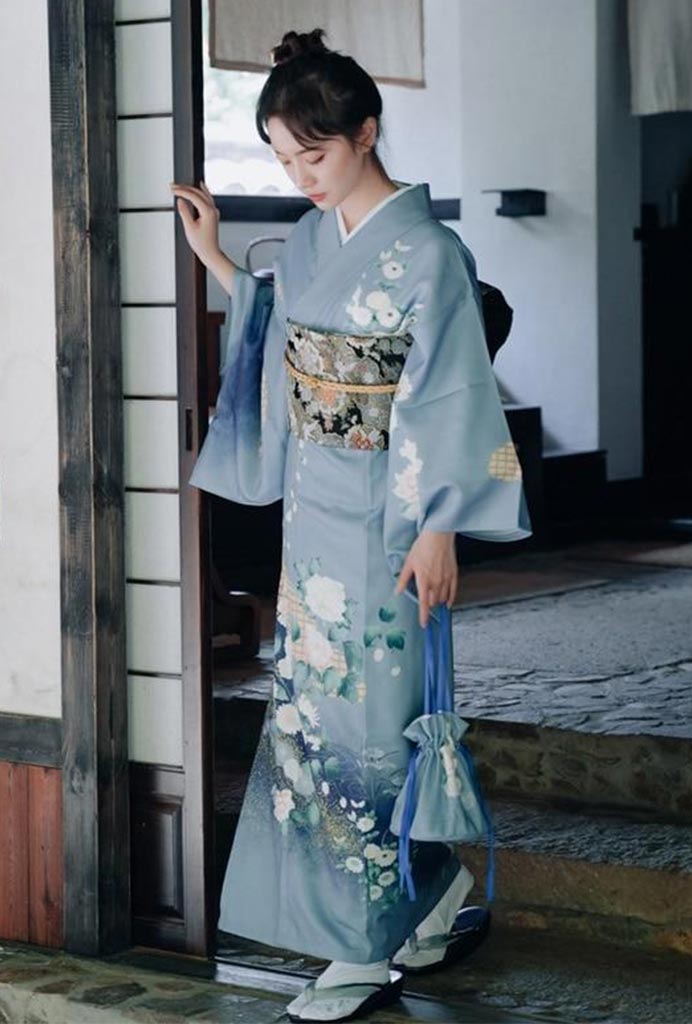 kimono-femme-luxe-traditionnel