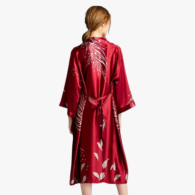 Splendide kimono femme nuit rouge avec motif japonais floral imprimé sur le dos du cardigan japonais