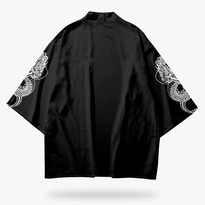Ce kimono haori japonais pour homme est de couleur noir et en coton avec un motif de dragon japonais blanc