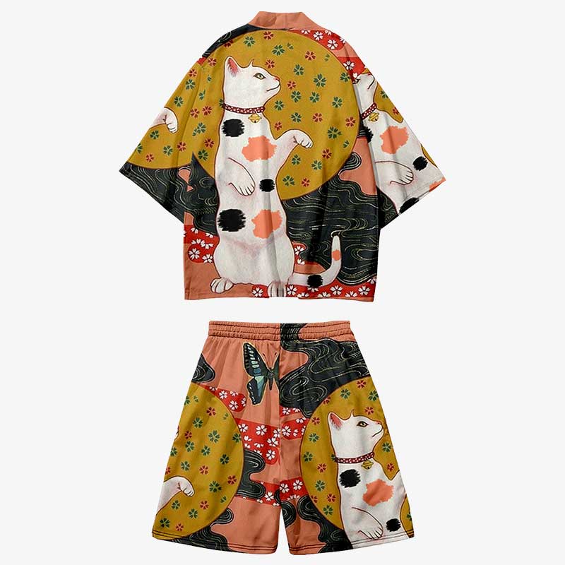 ensemble short et kimono japonais d'été avec un motif de chat japonais maneki-neko