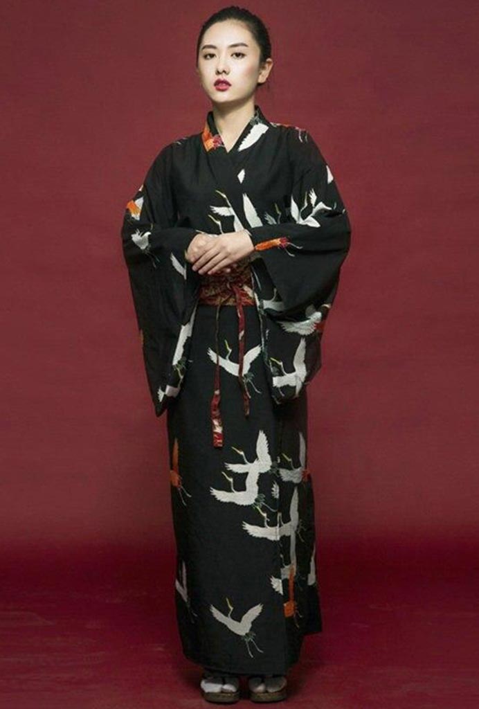 kimono-noir-femme-long-geisha