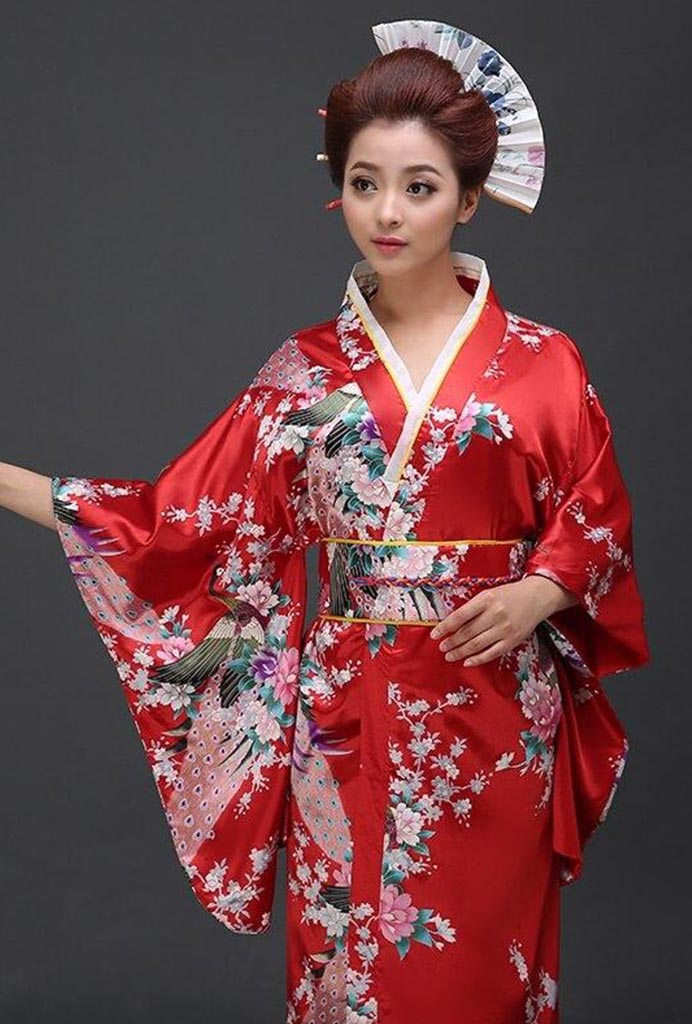kimono-satin-rouge-femme-geisha