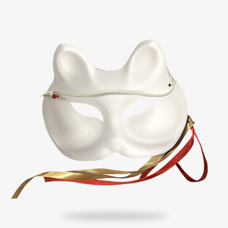 Le masque japonais geisha est peint à la main