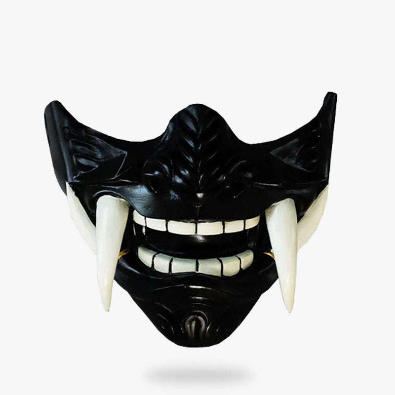 Ce masque japonais noir s'inspire du visage du démon Oni de la légende japonaise Shinto