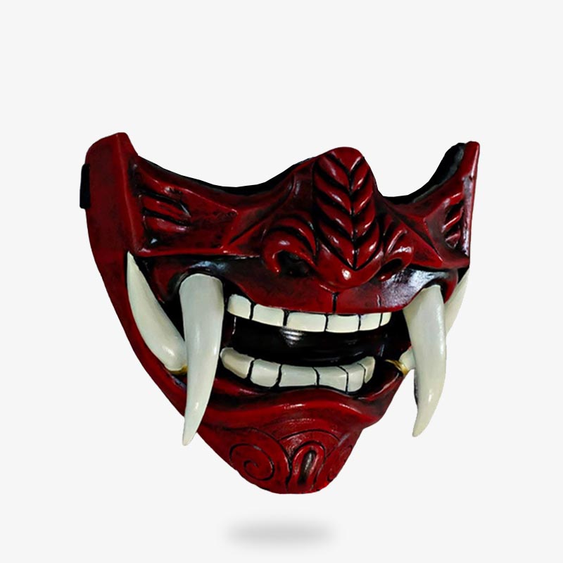 Masque Samourai japonais vue de profil montrant les cornes et crocs sculptés