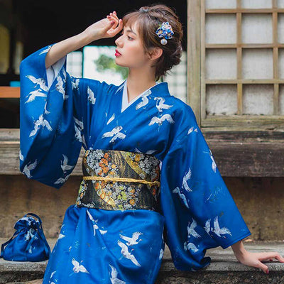 Robe kimono traditionnelle japonaise bleue