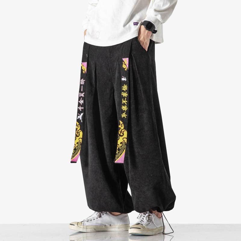 Le sarouel japonais homme se porte avec une tenue décontracté. Pantalon large confortable et épais