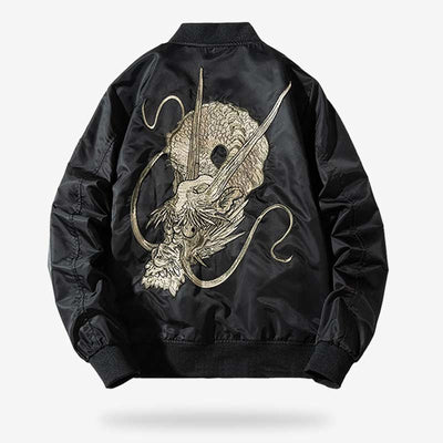 Ce manteau bomber est une veste sukajan dragon. Le manteau est brodé avec un motif de dragon japonais