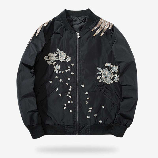 Ce souvenir jacket est aussi appelé un sukajan jacket. C'est un manteau bomber japonais avec des manches longues. Le style ressemble aux teddy de baseball