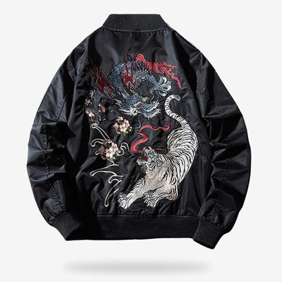 Ce manteau bomber sukajan veste est un souvenir jacket qu'on appelle un Sukajan