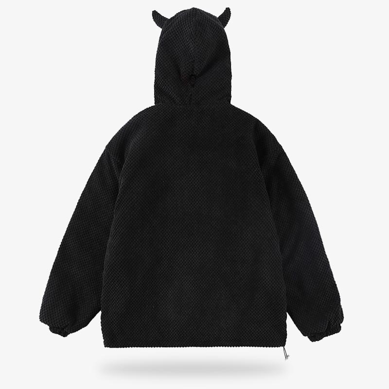 un Sweat Femme kawaii de couleur noire avec des petites cornes sur la capuche