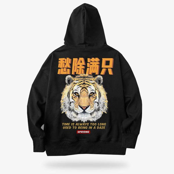 Ce sweat shirt japonais avec un tigre et des kanji imprimé sur le dos du hoodie à capuche noir
