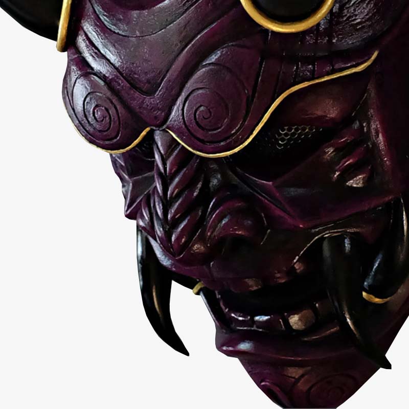 La symbolique masque japonais est un démon Oni avec des cornes et des dents de monstres. C'est un masque de samouraï