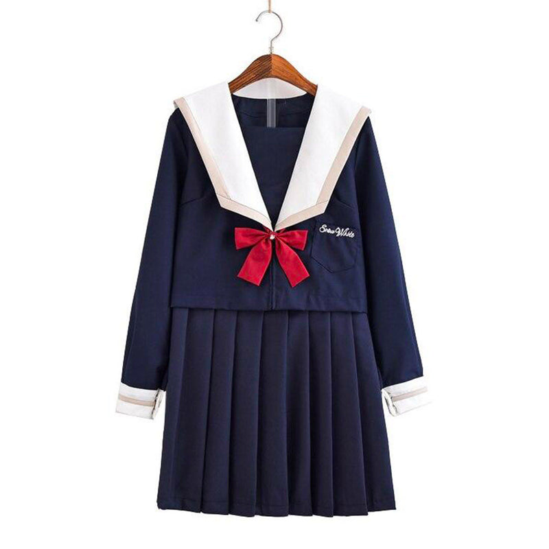 uniforme-japonais-jeune-fille-sailor-fuku