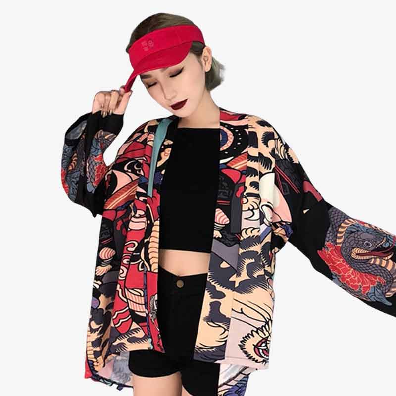 Ce haori est une veste femme kimono japonais avec des imprimés style ukiyo-e sur le tissus