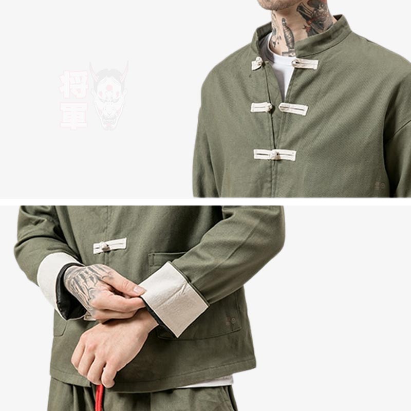 Un homme porte une veste marque japonaise avec un col Mao