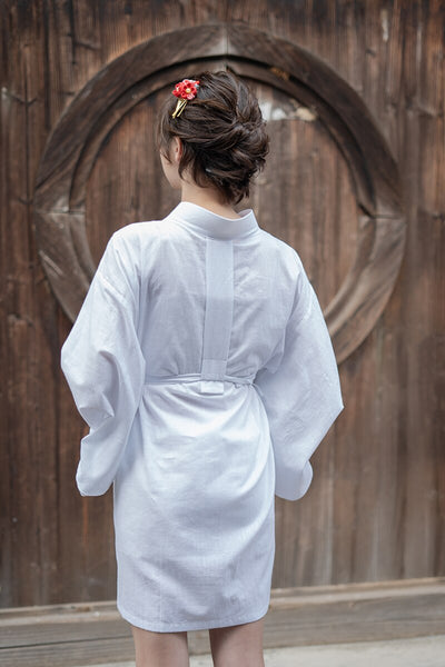 Vêtement japonais femme traditionnel