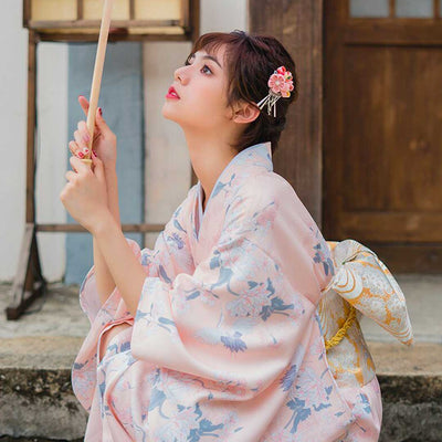 Yukata traditionnel blanc élégant